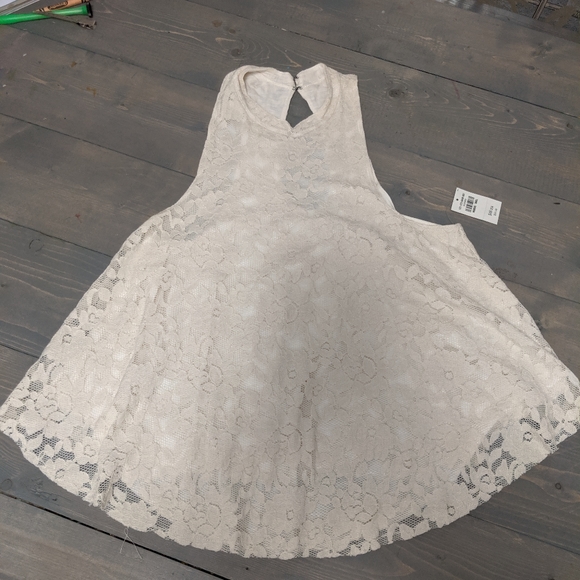 Abercrombie & Fitch Tops - NWT Abercrombie & Fitch Cream Lace Racerback Top – Size S